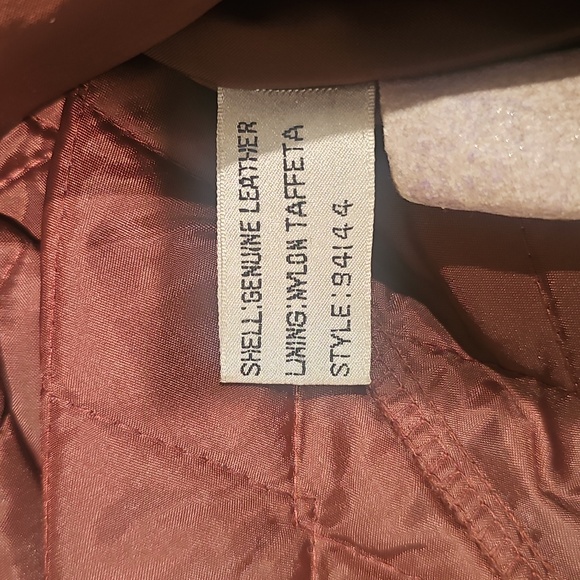 Women's Burgundy Leather Jacket This Jacket Is Absolutly Beautiful ! - Picture 5 of 10